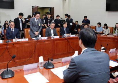 [포토] 고개 숙여 인사하는 조좌진 롯데카드 대표