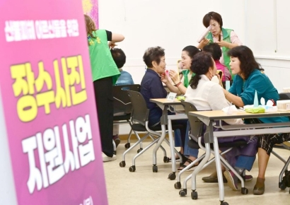 청송군, 산불피해 어르신대상 장수사진 촬영 지원