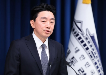 대통령실 모든 직원 소집한 강훈식 "유능한 정부·성공한 정부 만들자" 