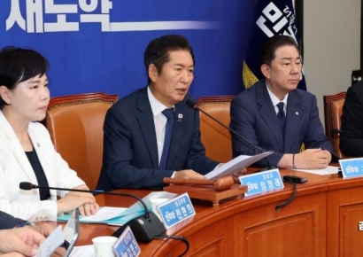 [포토] 정청래 "대법원장이 뭐라고 호들갑...추미애 계속 열심히 하라"