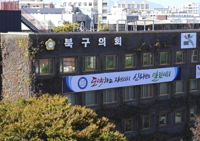 의원 대신 추경 보고 받은 정책지원관…한 달째 감사 공백