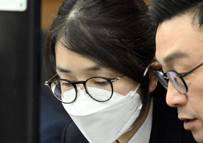'김건희 모친 측근' 김충식, 특검 출석…"양평 특혜 관여 안해"