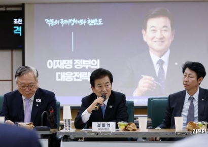 [포토] 민주당 초선 모임 강연 나선 정동영 통일부 장관