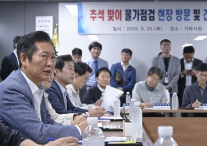 [포토] 추석 앞두고 가락시장 찾은 정청래…"물가걱정 덜어도 될 듯"