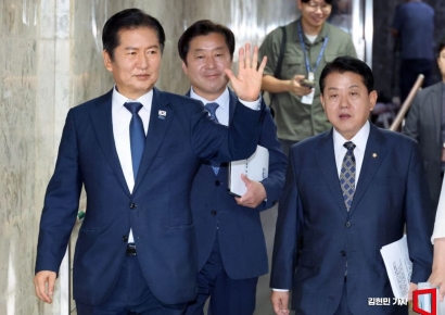 [포토] 정청래 "취석 귀향길에 '검찰청 폐지' 소식 전해드려 기쁘다"