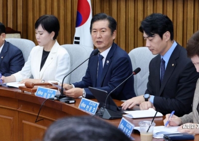 [포토] 정청래 "검찰개혁 닻 올려…개혁 페달 계속 밟겠다"