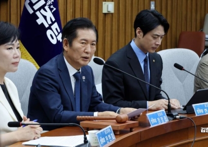 [포토] 정청래 "'검찰청 폐지' 약속지켜 기뻐…오늘 민주주의 더 성숙"