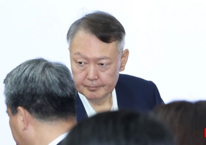 "감옥서 술 주나", "리플리 증후군"…尹 계엄 1년 메시지에 비난 폭주