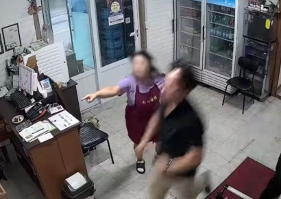 "저기 좀 봐주세요" 쏜살같이 달려나간 남성의 정체…의식 잃은 손님 구한 경찰관