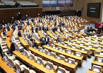 '방통위 폐지' 방송미디어통신위 설치법 통과…이진숙 면직