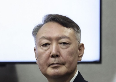 내란 재판 도중 발언권 요청한 윤석열…"사병 통닭 사줄 돈까지 삭감해 계엄"