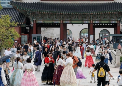 "대세는 한국인 줄…일본 따라가려면 한참 멀었네" 관광 수입 3배 차이 났다