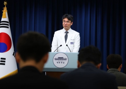 대통령실 "김혜경 여사 '이석증' 치료…한일 정상회담 만찬 어려워"  