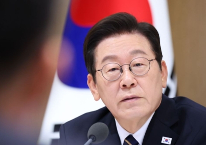 추석 연휴 마친 대통령실, 관세협상 묘책·APEC 막바지 준비 과제