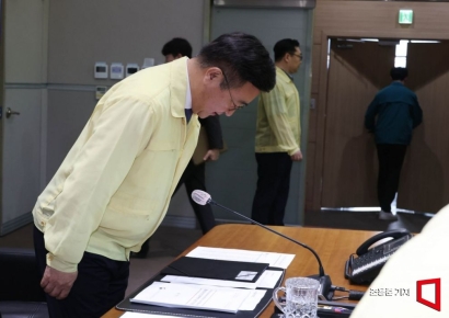 [포토] 인사하는 윤호중 행정안전부 장관