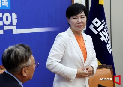 與 "국민의힘, 추석에도 정쟁만…'국민의짐'으로 바꾸라"