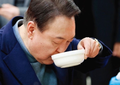 尹, 경호처가 기미상궁?…구치소서 끼니마다 독극물 검사