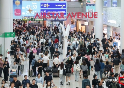 [포토] 해외여행객들로 붐비는 인천공항 면세구역