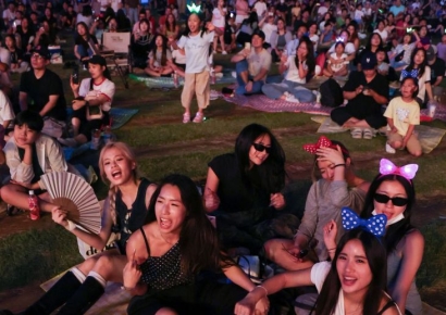 '악귀 다뤄 불편' 민원에 케데헌 노래 금지한 英 학교…"다들 좋다는데?" 반발에 결국