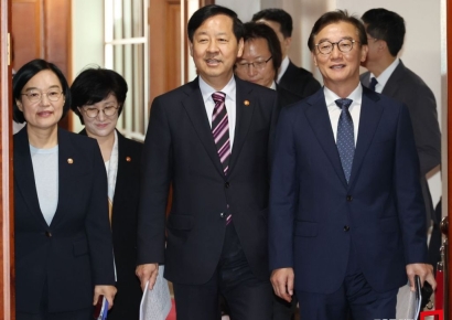 [포토] 경제관계장관회의 참석하는 구윤철 부총리