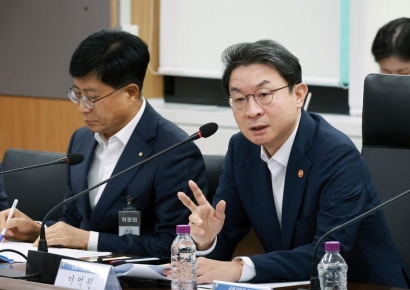 금융기관장 만난 이억원 "보안·전산 강화해야, 사고발생시 엄정 책임"
