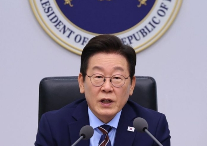 휴가 마친 李대통령 앞에 놓인 'APEC·관세협상 그리고 부동산'