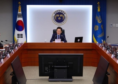 '코스피 3500 돌파' 李대통령 "추세 안 바뀔 것"…긴 연휴에 "공직자가 휴일이 어디 있나"