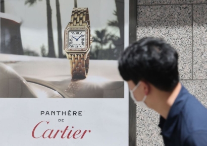 [럭셔리월드]까르띠에 대표 시계 2000만원 넘었다…불황 속 명품의 배짱  