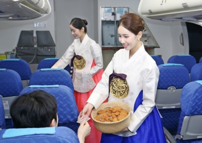[포토] 에어부산, 한가위 전통음식 기내서비스 제공