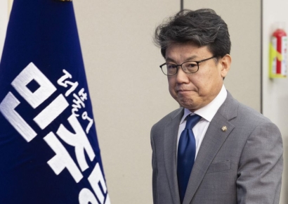 與진성준, 신임 원내대표 보선 첫 출마자로 나서…"연임 않겠다"