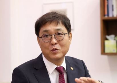 최휘영 장관, 브라질과 평가전 앞둔 축구대표팀 응원