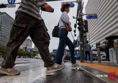 성과급 두둑하게 받은 대기업 때문에…직장인 평균연봉 5000만원 첫 돌파
