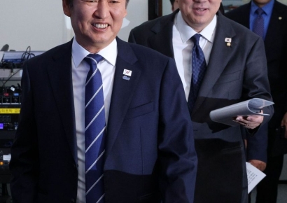 [포토] 최고위원회의 참석하는 정청래-김병기