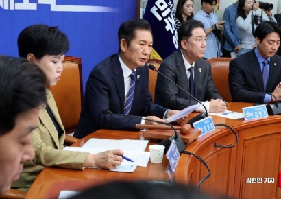[포토] 정청래 "내란에 맞선 개혁은 달라야 해…저항 굴하지않고 전진"