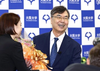 '네이처도 거절했던 논문'…30년 연구해 노벨상 탄 사카구치 시몬 [일본人사이드]