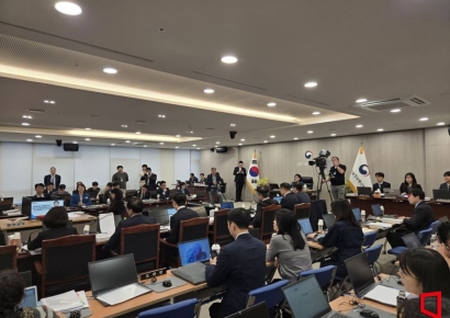 [2025국감]AI 페이크 음성에 여야 고성…과방위 국감 '일시 중단'