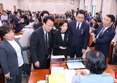 [2025국감]'조희대 대법원장 나왔지만, 답변은 없는 청문회' 된 법사위 국감