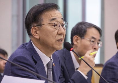 [2025국감]김윤덕, 고위 공직자 주택 처분·백지신탁제 요구에 "검토할 것"