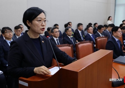 [포토] 한성숙 중기장관 "소상공인 성장·회복에 집중…창업 활성화"