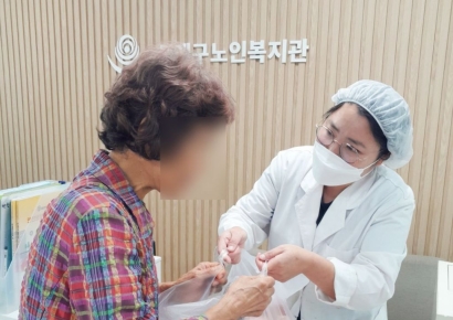 '공백없는 빨간날'… 신라대 수탁기관 동래구노인복지관, 지역 어르신에 따뜻한 마음 전달