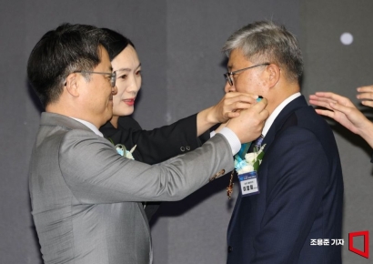 [포토] 동탑산업훈장 수상한 이창희 삼성디스플레이 소장