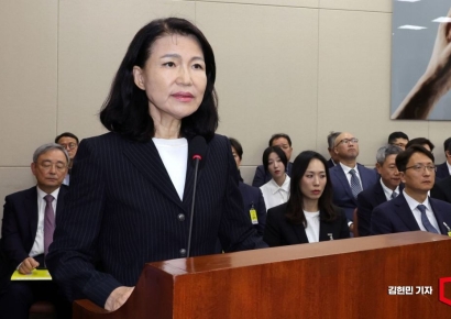 [포토] 국감 질의에 답하는 이진숙 전 방통위원장