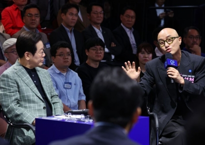 홍석천 "전국에 벽화마을·출렁다리 수백 개" 관광사업 작심 비판…李 대통령도 끄덕