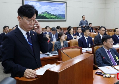[2025국감]김영훈 장관 "노란봉투법 보완 입법 검토할 것"