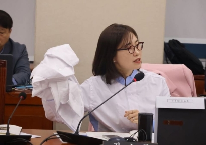 [국감 핫인물]SPC 작업복 입고 산재예방책 제안한 김소희