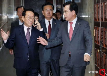 [포토] 국감대책회의 참석하는 송언석 원내대표