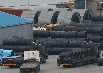 [트럼프관세위법]'50%' 철강업계 부담 그대로 "추후 상황 지속 점검"