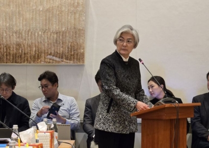 강경화 대사 "경주 APEC 계기 북미 정상회담 성사 징후 없어"