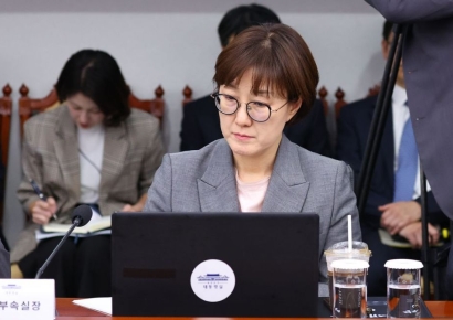 '靑 폭발물·김현지 실장 위해' 협박글…경찰, 작성자 추적 중