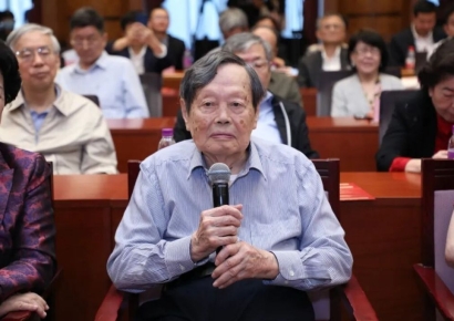 '中 최초 노벨상' 물리학 석학 양전닝 별세